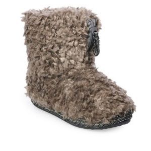 NWT So Sherpa Bootie Slippers